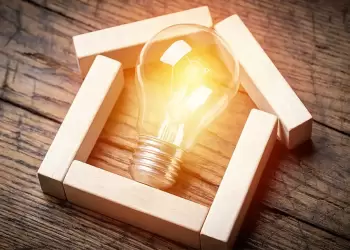 Με φθηνότερο ρεύμα στη ΔΕΘ ο πρωθυπουργός – Στήριξη νοικοκυριών και πίεση στους παρόχους