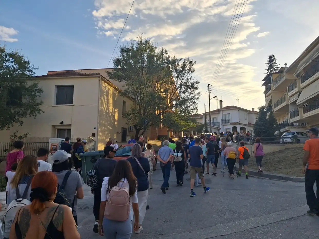 Πεζοπορία και πολυφωνικά τραγούδια... Πεζοπορία και πολυφωνικά τραγούδια…