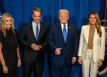 Συνάντηση Μητσοτάκη - Τραμπ στην δεξίωση του προέδρου των ΗΠΑ, μαζί τους Μαρέβα Γκραμπόφσκι και Μελάνια Συνάντηση Μητσοτάκη – Τραμπ στην δεξίωση του προέδρου των ΗΠΑ, μαζί τους Μαρέβα Γκραμπόφσκι και Μελάνια