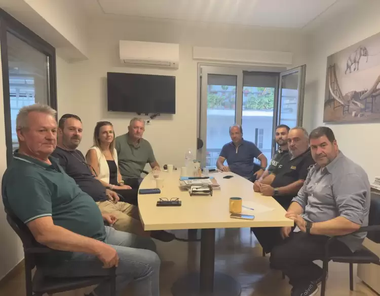 Συνάντηση Σταυρόπουλου με τους Προέδρους Κοινοτήτων της Δημοτικής Ενότητας Αγίου Κοσμά Συνάντηση Σταυρόπουλου με τους Προέδρους Κοινοτήτων της Δημοτικής Ενότητας Αγίου Κοσμά