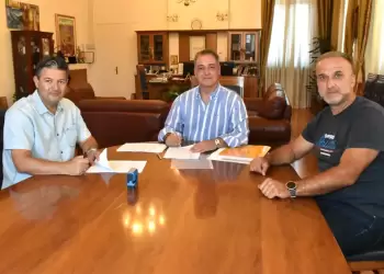 Συνθετικός τάπητα (ταρτάν) στο Δημοτικό Γήπεδο Αιανής