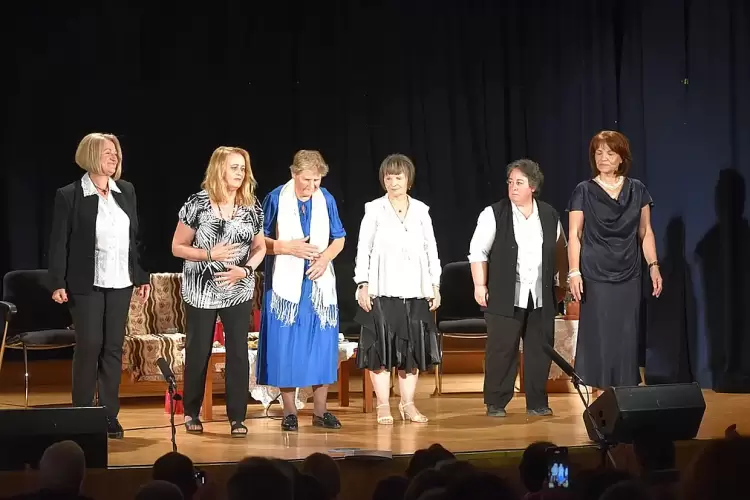 Θεατρική και μουσική εκδήλωση για την Παγκόσμια Ημέρα Ηλικιωμένων από τον Δήμο Φλώρινας Θεατρική και μουσική εκδήλωση για την Παγκόσμια Ημέρα Ηλικιωμένων από τον Δήμο Φλώρινας