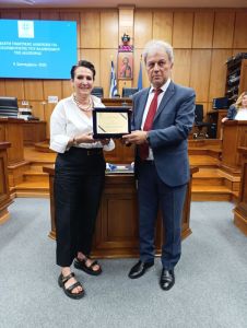 Τιμή σε δύο σημαντικές προσωπικότητες πρότυπο κοινωνικής προσφοράς Τιμή σε δύο σημαντικές προσωπικότητες πρότυπο κοινωνικής προσφοράς