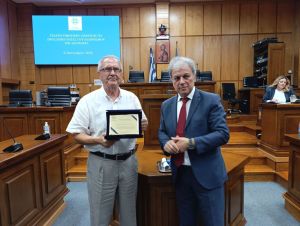 Τιμή σε δύο σημαντικές προσωπικότητες πρότυπο κοινωνικής προσφοράς Τιμή σε δύο σημαντικές προσωπικότητες πρότυπο κοινωνικής προσφοράς