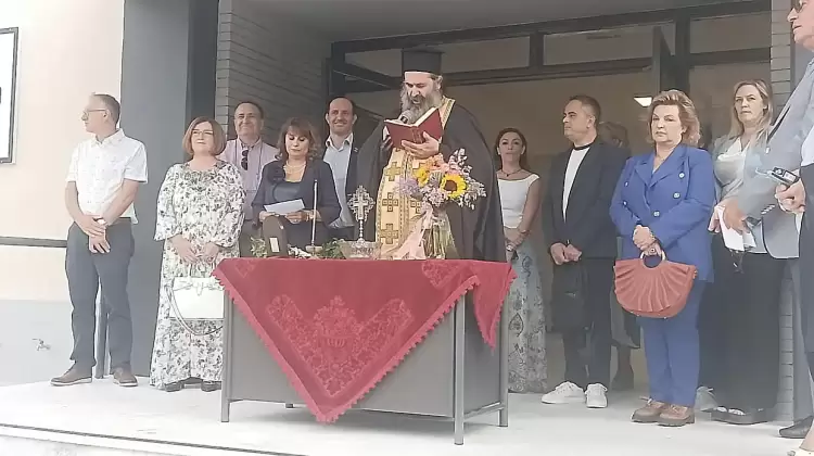 Το Ωνάσειο Λύκειο Κοζάνης άνοιξε τις πύλες του κι υποδέχτηκε τους μαθητές.