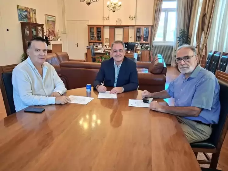 Υπογραφή σύμβασης για το έργο συντήρησης όλων των παιδικών χαρών του Δήμου Κοζάνης Υπογραφή σύμβασης για το έργο συντήρησης όλων των παιδικών χαρών του Δήμου Κοζάνης