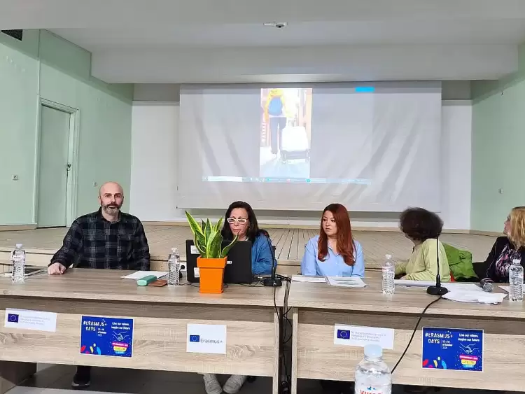 Erasmus Days στο 4ο Εσπερινό ΕΠΑΛ Κοζάνης — Παρουσίαση Erasmus+ Erasmus Days στο 4ο Εσπερινό ΕΠΑΛ Κοζάνης — Παρουσίαση Erasmus+