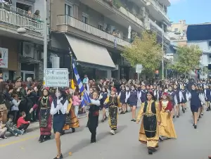 Κοζάνη: Με λαμπρότητα τιμήθηκε η ημέρα της ιστορικής μνήμης της 28ης Οκτωβρίου 1940 (βίντεο & εικόνες) Live η Παρέλαση της Κοζάνης: Η 28η Οκτωβρίου Γιορτάζεται με Λαμπρότητα