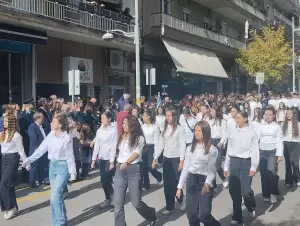 Κοζάνη: Με λαμπρότητα τιμήθηκε η ημέρα της ιστορικής μνήμης της 28ης Οκτωβρίου 1940 (βίντεο & εικόνες) Live η Παρέλαση της Κοζάνης: Η 28η Οκτωβρίου Γιορτάζεται με Λαμπρότητα
