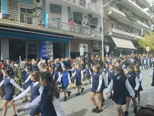 Κοζάνη: Με λαμπρότητα τιμήθηκε η ημέρα της ιστορικής μνήμης της 28ης Οκτωβρίου 1940 (βίντεο & εικόνες) Live η Παρέλαση της Κοζάνης: Η 28η Οκτωβρίου Γιορτάζεται με Λαμπρότητα