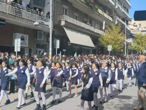 Κοζάνη: Με λαμπρότητα τιμήθηκε η ημέρα της ιστορικής μνήμης της 28ης Οκτωβρίου 1940 (βίντεο & εικόνες) Live η Παρέλαση της Κοζάνης: Η 28η Οκτωβρίου Γιορτάζεται με Λαμπρότητα