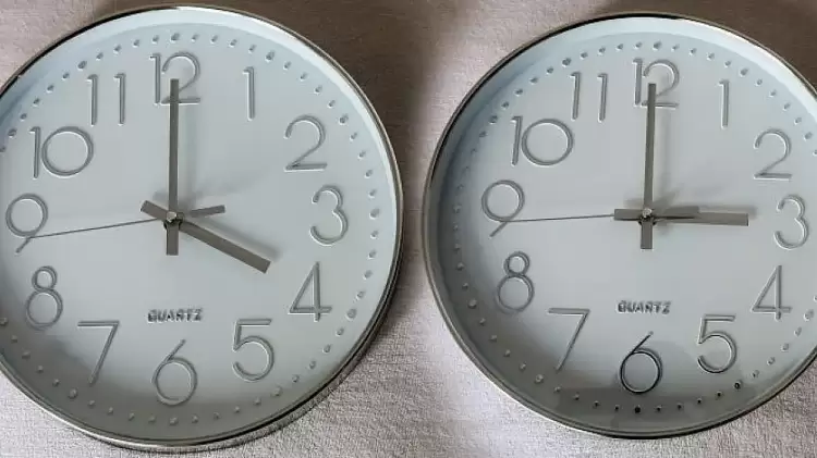 Αλλαγή ώρας 2025: Γυρίζουμε τους δείκτες μία ώρα πίσω την Κυριακή Αλλαγή ώρας 2025: Γυρίζουμε τους δείκτες μία ώρα πίσω την Κυριακή