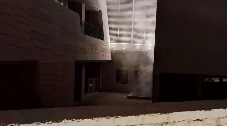 Αποφύγαμε τα χειρότερα….Καπνοί στη Δημοτική βιβλιοθήκη Κοζάνης (εικόνες) Αποφύγαμε τα χειρότερα….Καπνοί στη δημοτική βιβλιοθήκη Κοζάνης