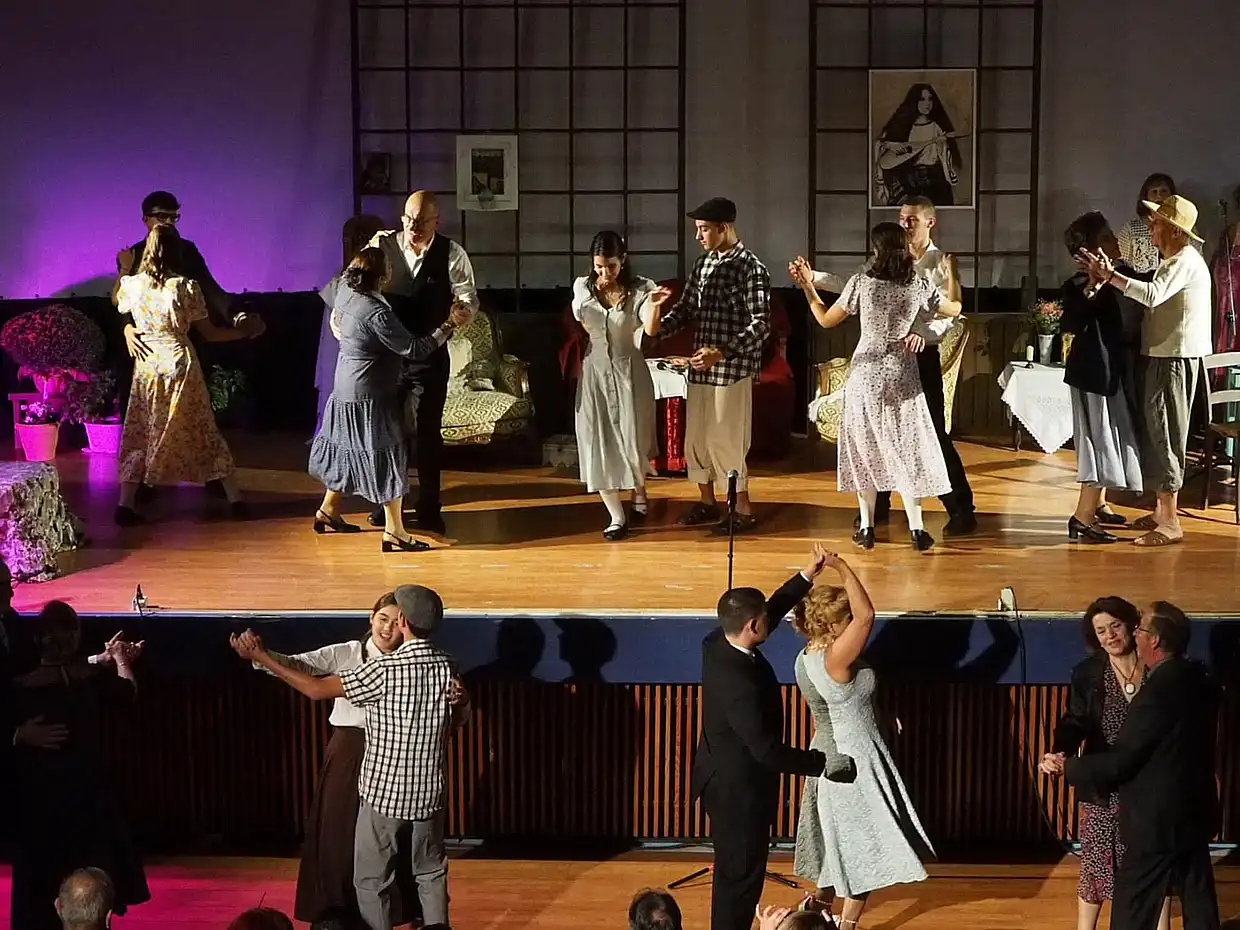 Η αυλαία έπεσε – η τέχνη μένει ζωντανή.