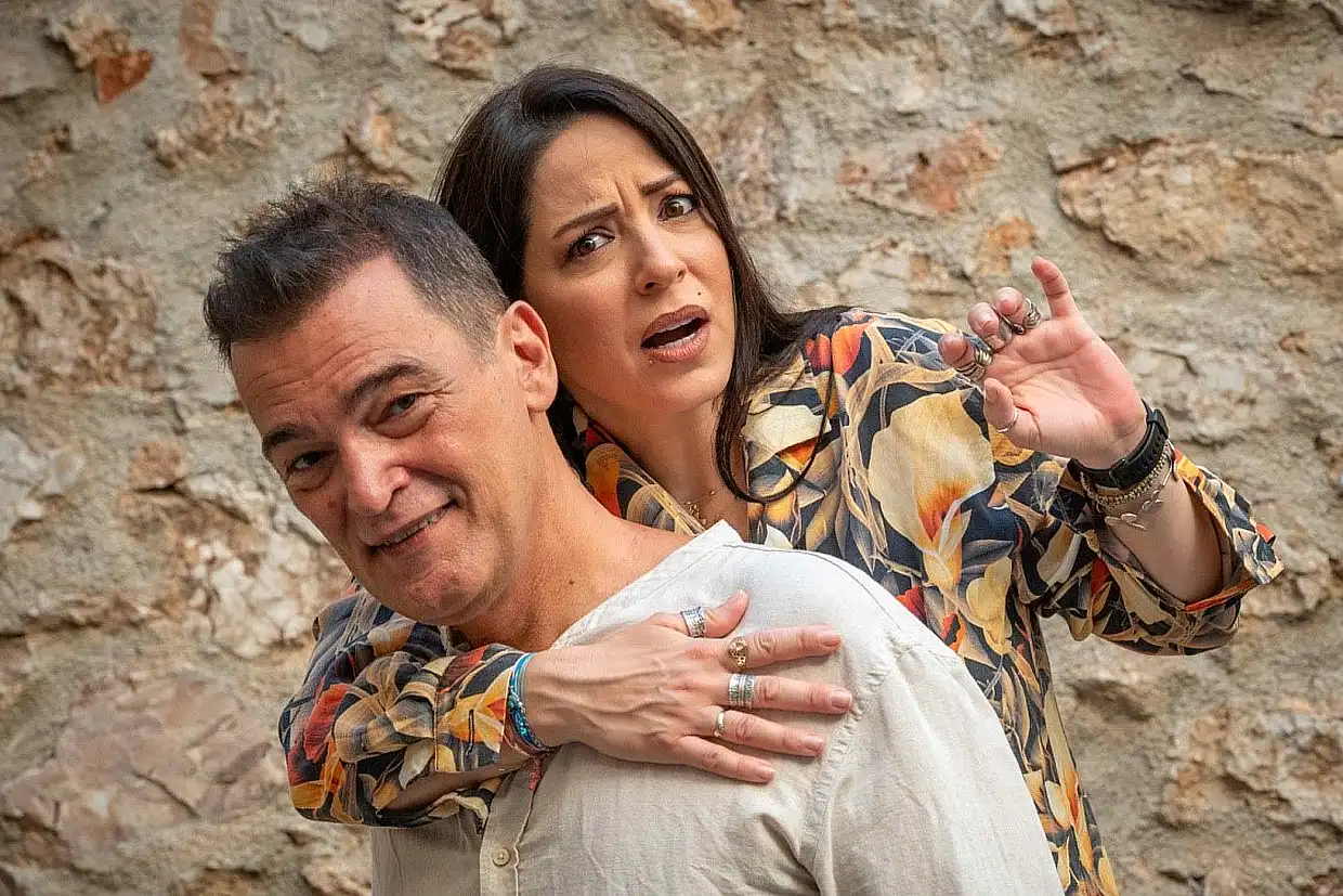 Διαγωνισμός – Κερδίστε δύο μονές προσκλήσεις για την παράσταση «check In για 2»