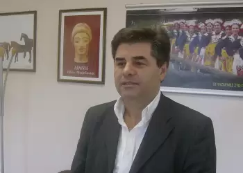 Δήμαρχε που υποσχόσουνα και λόγο δεν εκράτεις. Δήμαρχε που υποσχόσουνα και λόγο δεν εκράτεις.