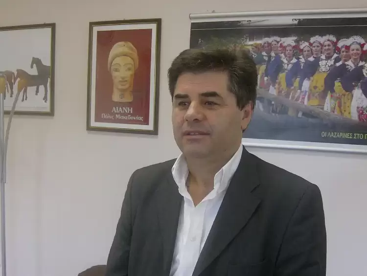 Δήμαρχε που υποσχόσουνα και λόγο δεν εκράτεις.