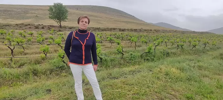 Δύναμη, μόχθος και αξιοπρέπεια — ή αλλιώς, η γυναίκα αγρότισσα. Δύναμη, μόχθος και αξιοπρέπεια — ή αλλιώς, η γυναίκα αγρότισσα.