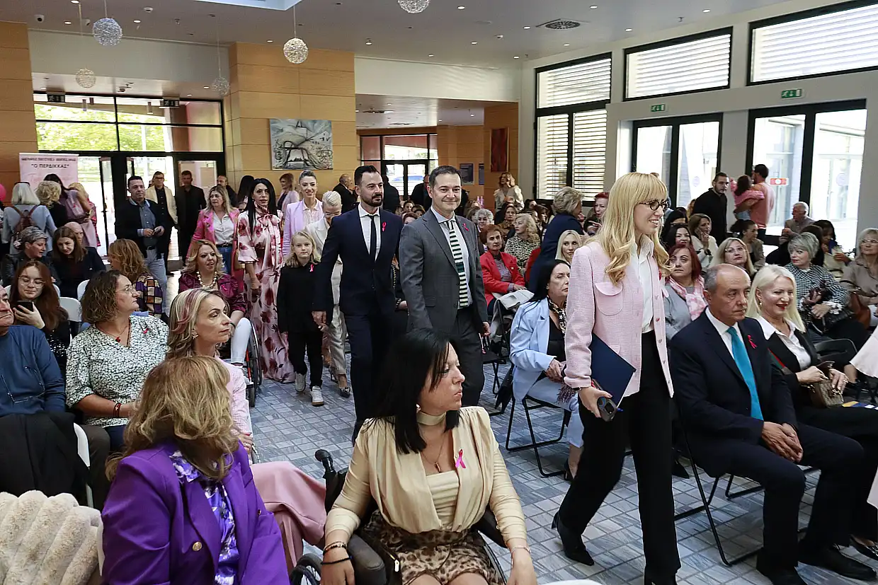 Ηχηρό μήνυμα ζωής, δύναμης, αγάπης και ελπίδας, στην εκδήλωση «Pink Gala» Ηχηρό μήνυμα ζωής, δύναμης, αγάπης και ελπίδας, στην εκδήλωση «pink Gala»