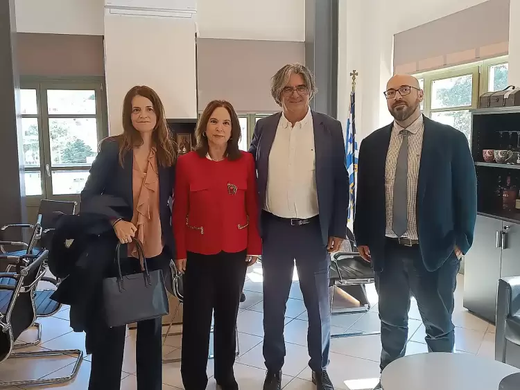 Καλλιόπη Βέττα: Είναι επιτακτική ανάγκη να διατηρηθεί το κατάστημα της Εθνικής Τράπεζας στα Σέρβια Καλλιόπη Βέττα: Είναι επιτακτική ανάγκη να διατηρηθεί το κατάστημα της Εθνικής Τράπεζας στα Σέρβια