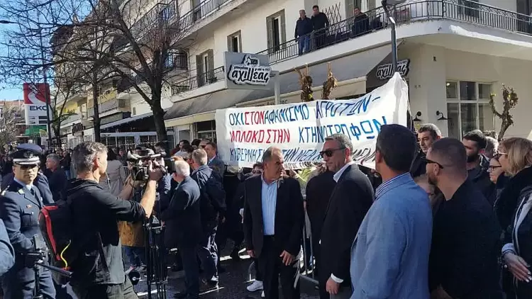 Κινητοποίηση αγροτών στην παρέλαση στα Γρεβενά Κινητοποίηση αγροτών στην παρέλαση στα Γρεβενά
