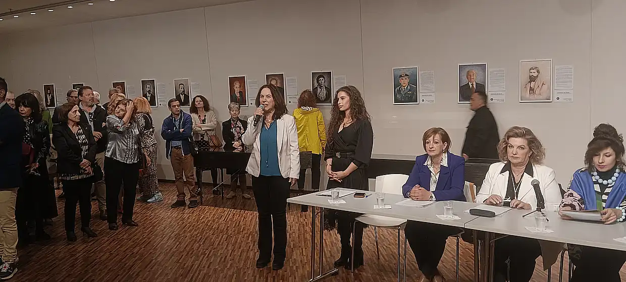 Κοζάνη: Εγκαίνια της έκθεσης "Πορτραίτα της πόλης"του Μιχάλη Καραπαναγιωτίδη (βίντεο & εικόνες) Κοζάνη: Εγκαίνια της έκθεσης “Πορτραίτα της πόλης”του Μιχάλη Καραπαναγιωτίδη