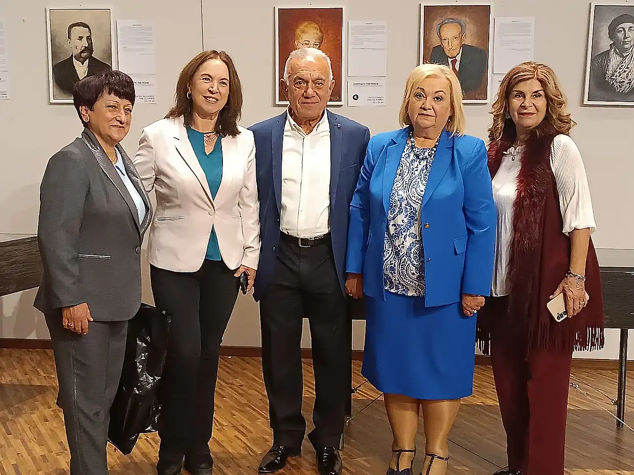 Κοζάνη: Εγκαίνια της έκθεσης "Πορτραίτα της πόλης"του Μιχάλη Καραπαναγιωτίδη (βίντεο & εικόνες) Κοζάνη: Εγκαίνια της έκθεσης “Πορτραίτα της πόλης”του Μιχάλη Καραπαναγιωτίδη