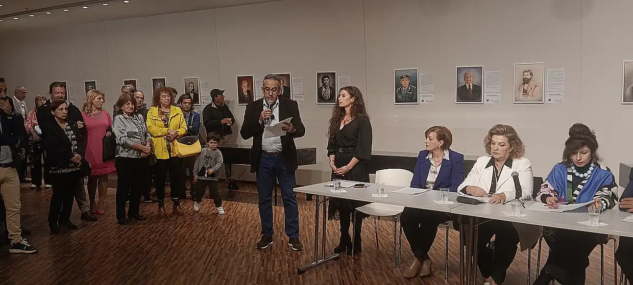 Κοζάνη: Εγκαίνια της έκθεσης "Πορτραίτα της πόλης"του Μιχάλη Καραπαναγιωτίδη (βίντεο & εικόνες) Κοζάνη: Εγκαίνια της έκθεσης “Πορτραίτα της πόλης”του Μιχάλη Καραπαναγιωτίδη