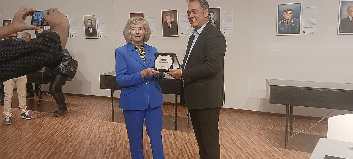 Κοζάνη: Εγκαίνια της έκθεσης "Πορτραίτα της πόλης"του Μιχάλη Καραπαναγιωτίδη (βίντεο & εικόνες) Κοζάνη: Εγκαίνια της έκθεσης “Πορτραίτα της πόλης”του Μιχάλη Καραπαναγιωτίδη