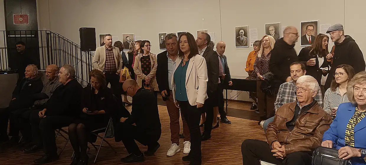 Κοζάνη: Εγκαίνια της έκθεσης "Πορτραίτα της πόλης"του Μιχάλη Καραπαναγιωτίδη (βίντεο & εικόνες) Κοζάνη: Εγκαίνια της έκθεσης “Πορτραίτα της πόλης”του Μιχάλη Καραπαναγιωτίδη