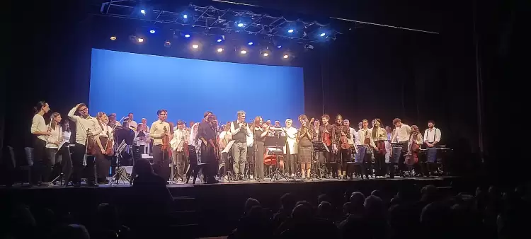 Κοζάνη: Συγκίνησε το μουσικό ταξίδι στο έργο του Μίκη Θεοδωράκη Κοζάνη: Συγκίνησε το μουσικό ταξίδι στο έργο του Μίκη Θεοδωράκη