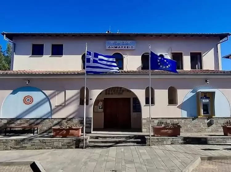 Λάζαρος Μαλούτας: Στο ίδιο έργο θεατές... Λάζαρος Μαλούτας: Στο ίδιο έργο θεατές…