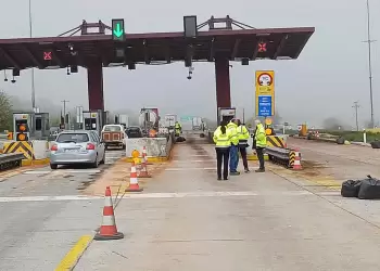 Νέο Τροχαίο Στην Εγνατία: Σύγκρουση ΙΧ με Φορτηγό στα Διόδια Πολυμύλου εν μέσω Πυκνής Ομίχλης