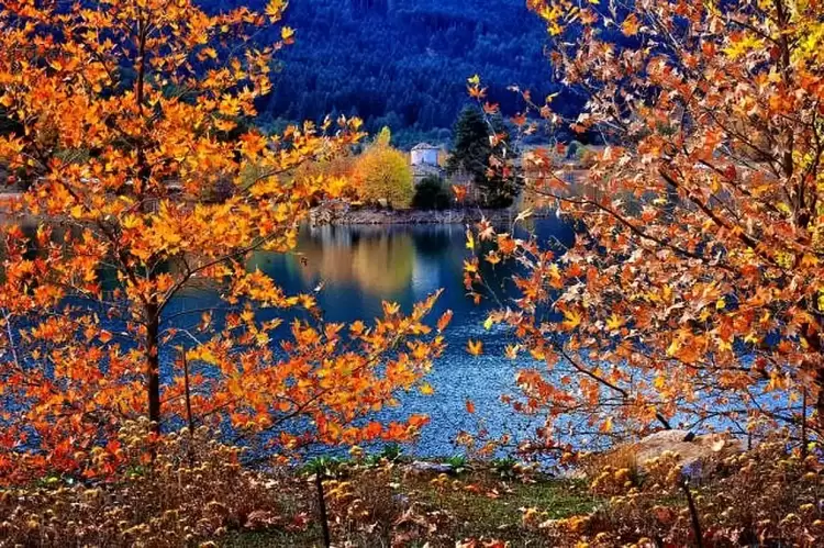 Οι μετεωρολόγοι λένε «ζούμε ένα Φθινόπωρο από τα παλιά…» Οι μετεωρολόγοι λένε «ζούμε ένα Φθινόπωρο από τα παλιά…»