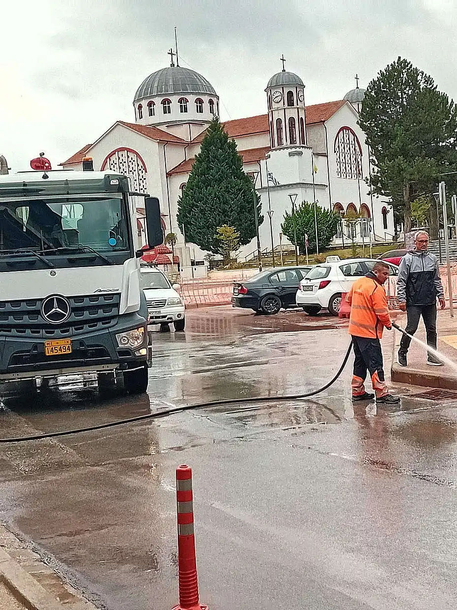 Πλύσεις οδοστρώματος σε κεντρικές οδούς του Αμυνταίου μετά την Εμποροπανήγυρη Πλύσεις οδοστρώματος σε κεντρικές οδούς του Αμυνταίου μετά την Εμποροπανήγυρη
