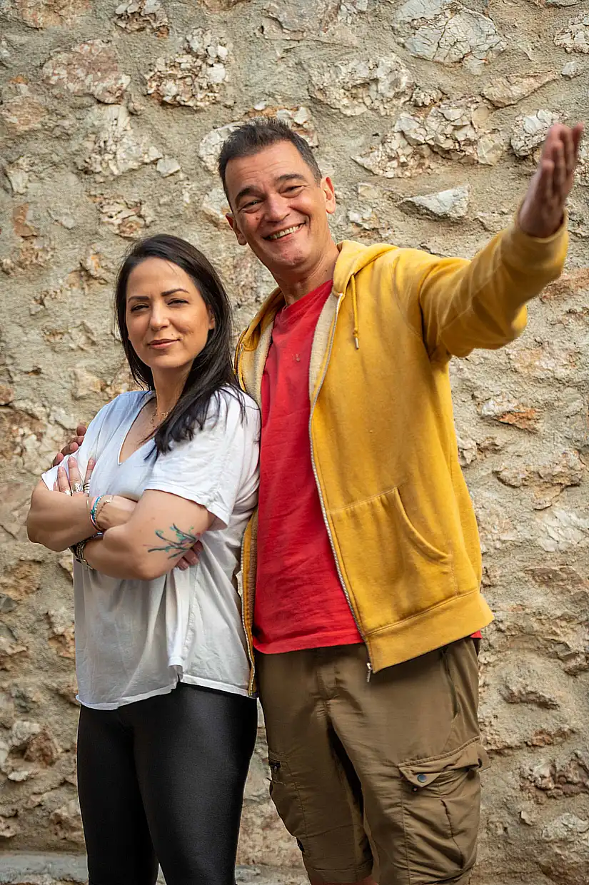 Πτολεμαΐδα: “Μια κωμωδία για όσους έμειναν ποτέ σε Airbnb και υποσχέθηκαν “ποτέ ξανά”… αλλά ξαναέκαναν κράτηση.“