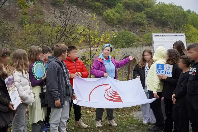 Σχολικές επισκέψεις στο Παγκόσμιο Γεωπάρκο UNESCO Γρεβενών - Κοζάνης Σχολικές επισκέψεις στο Παγκόσμιο Γεωπάρκο Unesco Γρεβενών – Κοζάνης