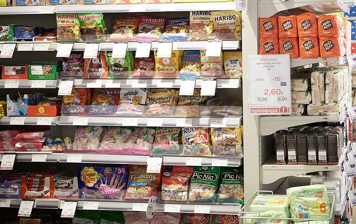 Στα ράφια των σούπερ μάρκετ – Πάνω από 2.000 προϊόντα με χαμηλότερες τιμές το εύρος των μειώσεων
