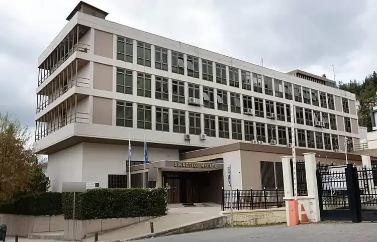 Στο Εφετείο η δίκη για την επίθεση με τσεκούρι στη ΔΟΥ Κοζάνης – Η απολογία του δράστη