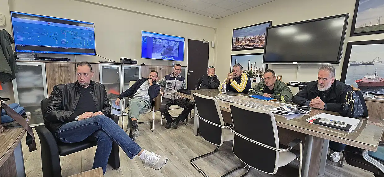 Σπάρτακος: Συνάντηση με τον Διευθυντή του Ορυχείου Νοτίου Πεδίου Συνάντηση ΣΠΑΡΤΑΚΟΥ με τον Διευθυντή του Ορυχείου Νοτίου Πεδίου