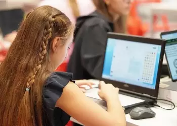 Τα κορίτσια δημιουργούν τον ψηφιακό κόσμο του αύριο