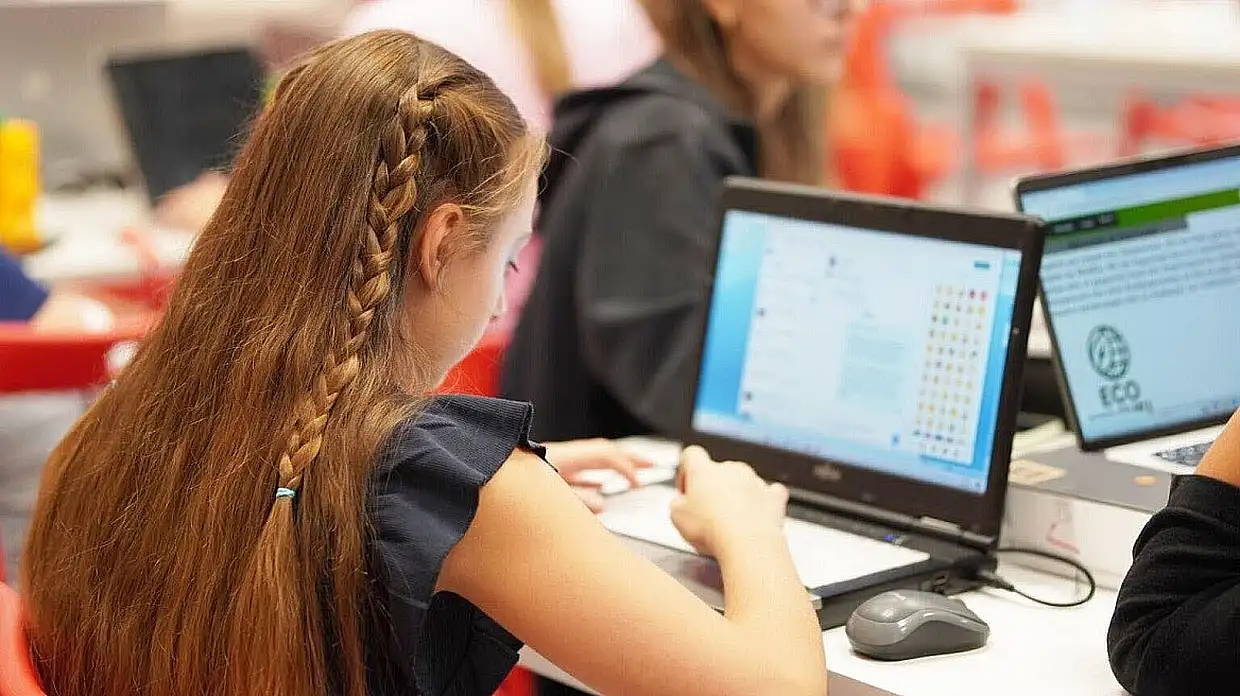 Τα κορίτσια δημιουργούν τον ψηφιακό κόσμο του αύριο