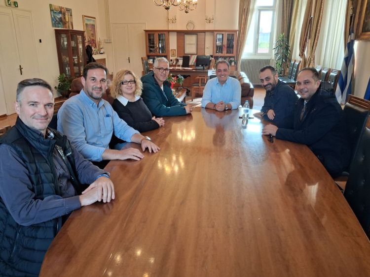 Το κλιμάκιο στον Δήμαρχο... Το κλιμάκιο στον Δήμαρχο…