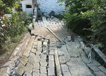 Βαλτόνερα Αμυνταίου: Οι καθιζήσεις «καταπίνουν» τα σπίτια – Ζωντανοί μέσα στην κόκκινη ζώνη