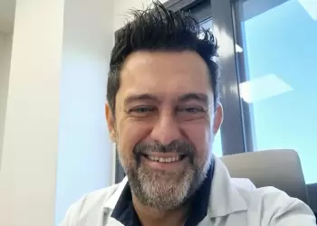 Συγκινεί ο γιατρός και αντιπεριφερειάρχης Τάσος Φούντογλου Συγκινεί ο γιατρός και αντιπεριφερειάρχης Τάσος Φούντογλου