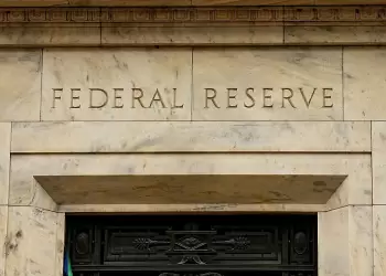 Fed: Προς νέα μείωση επιτοκίων τον Δεκέμβριο – Τι δείχνει η δημοσκόπηση