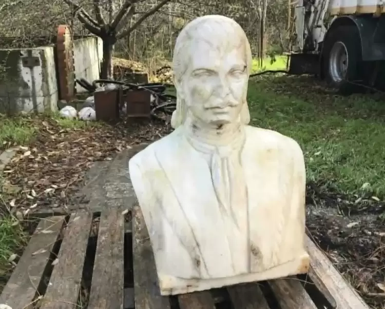 Η α’ εύρεση της κεφαλής (προτομής)  Γεωργίου Ρουσιάδη