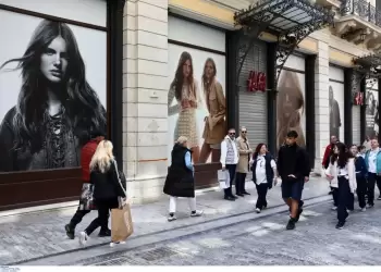 Ανοιχτά καταστήματα: Οι 4 Κυριακές της εορταστικής περιόδου 2025