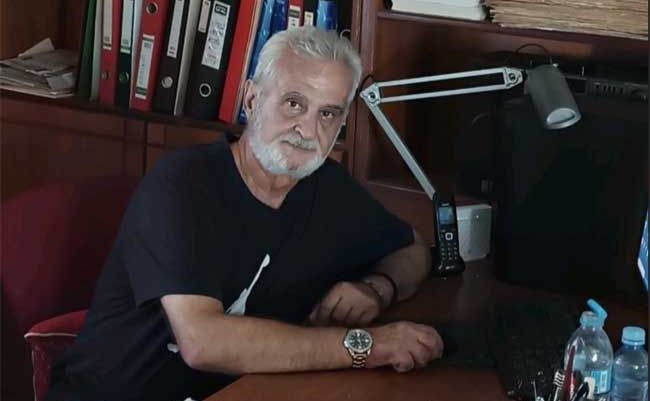 Από την ανέμελη γενιά της αλάνας, στην ελεγχόμενη γενιά της ηλεκτρονικής σκλαβιάς. Από την ανέμελη γενιά της αλάνας, στην ελεγχόμενη γενιά της ηλεκτρονικής σκλαβιάς.