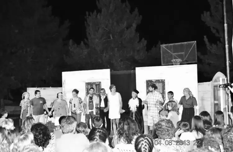 Ο Χάρης Κάτανας αποχαιρετά τη Δέσποινα Τατιγιάνη